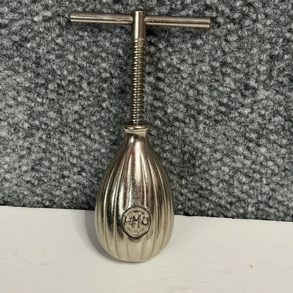 Handheld H M QUACKENBUSH METAL NUTCRACKER Turn-Screw T HANDLE